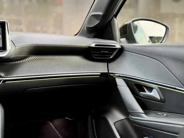 Peugeot 208 GT 23