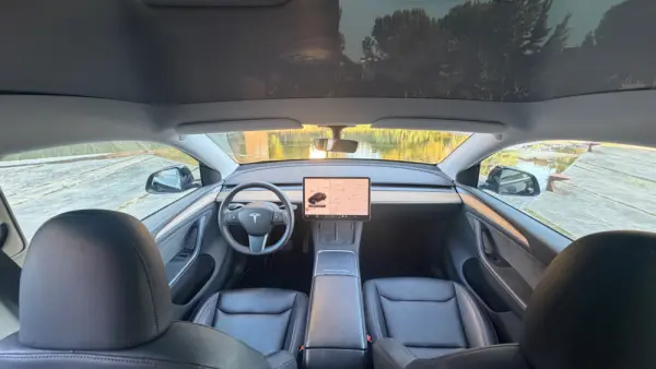 Tesla Model Y Long Range Dual Motor AWD 3