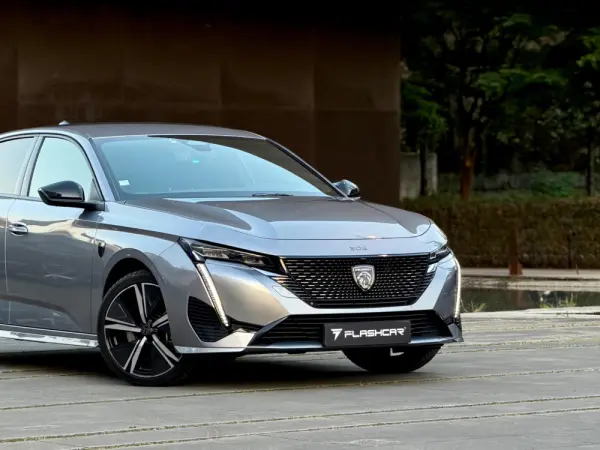 Peugeot 308 1.6 Hybrid GT Pack e-EAT8 11