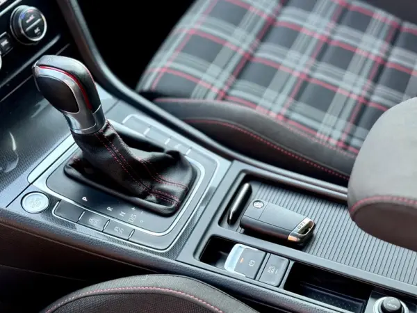 Volkswagen Golf 24