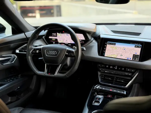 Audi e-tron GT quattro 70