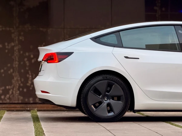 Tesla Model 3 Long range 4