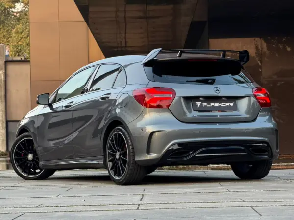 Mercedes-Benz A 180 AMG Line 10