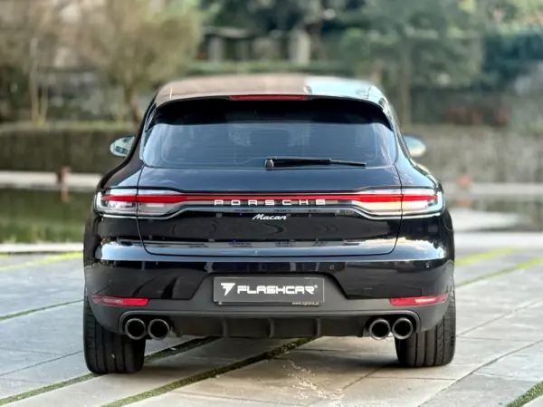 Porsche Macan Standard 26