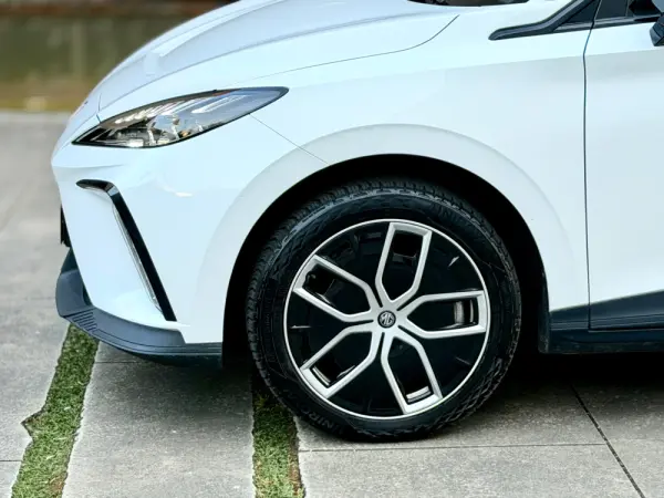 MG MG4 Trophy Ext Range 77 kWh 245 hp 17
