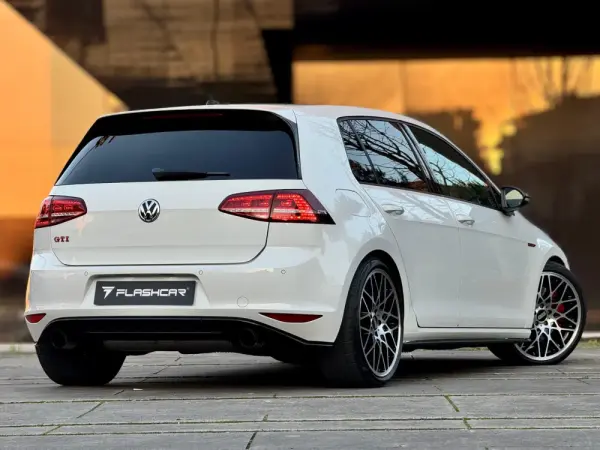 Volkswagen Golf 30