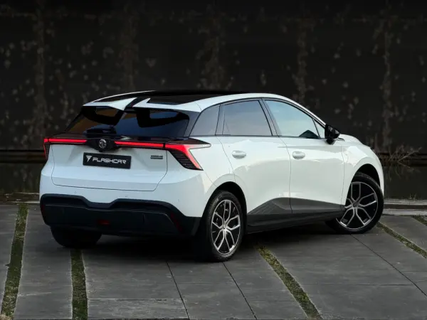 MG MG4 Trophy Ext Range 77 kWh 245 hp 31