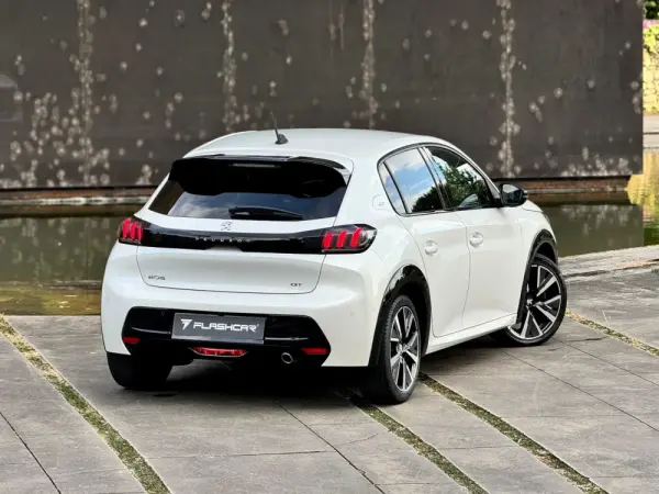 Peugeot 208 GT 12