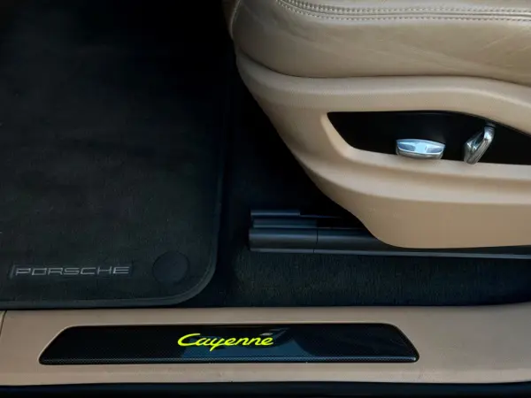 Porsche Cayenne Coupé E-Hybrid Platinum Edition 12