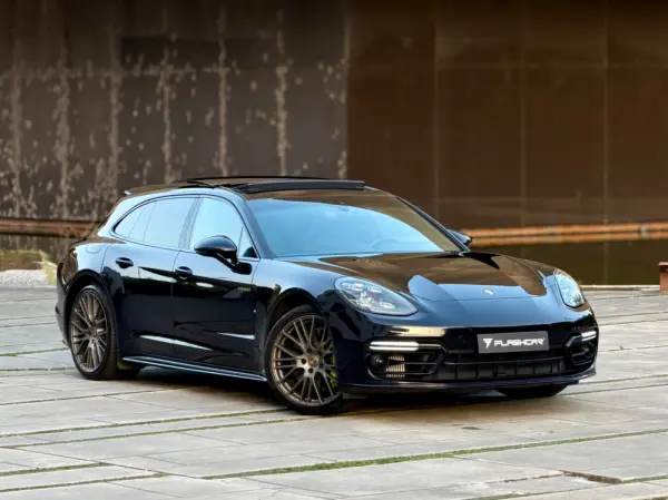 Porsche Panamera Sport Turismo 4 E-Hybrid Platinum Edition PDLS 5