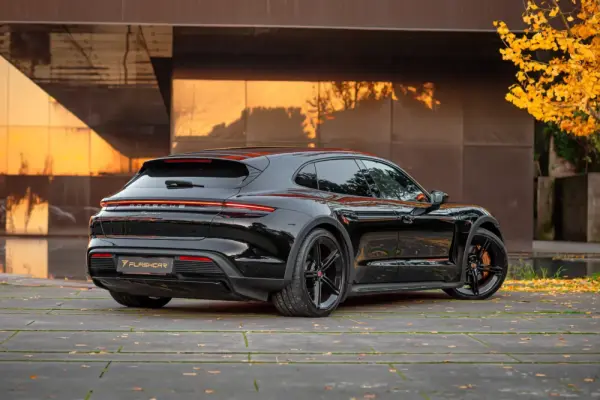 Porsche Taycan Cross Turismo 4 27