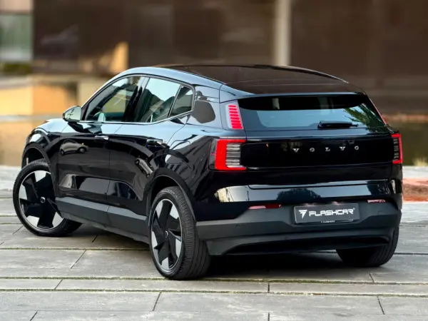 Volvo EX30 Twin Motor Performance AWD Plus 33