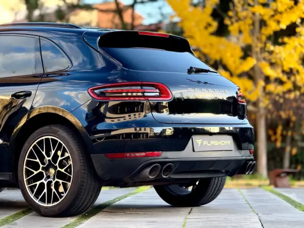 Porsche Macan S 11