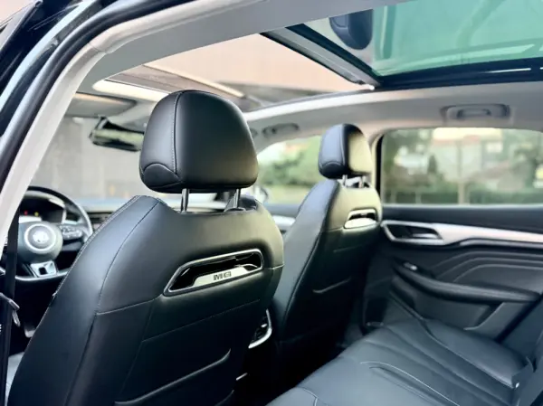 MG Marvel R 70 kWh AWD Performance 28