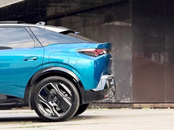 Peugeot E-3008 73 kWh GT 43