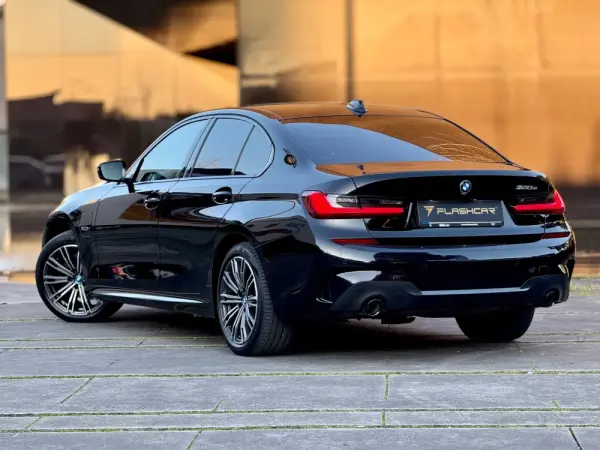 BMW 320 e Pack Desportivo M Auto 27