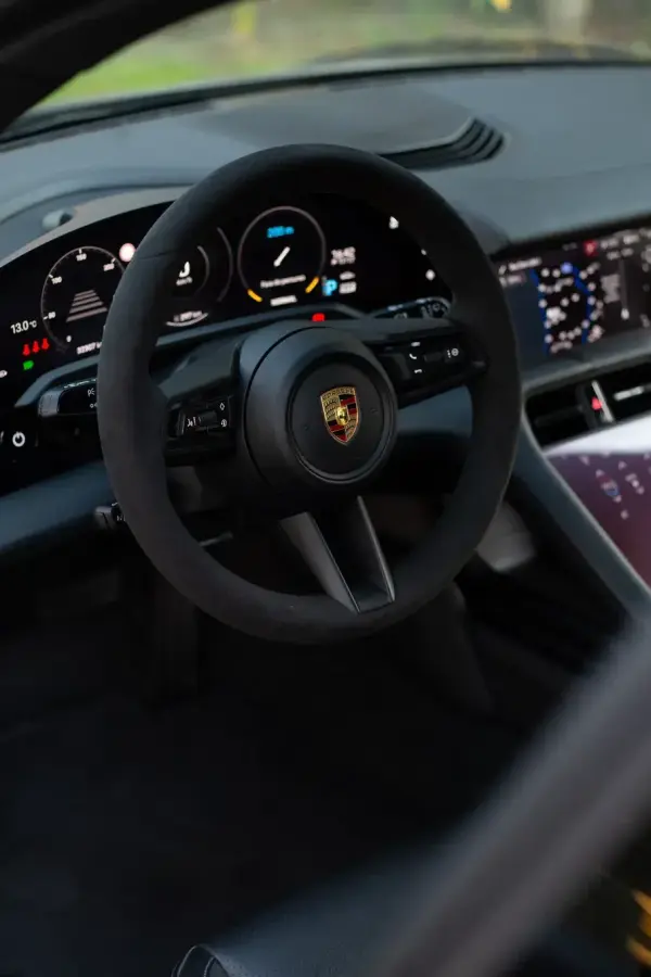 Porsche Taycan Cross Turismo 4 38
