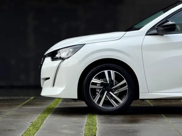 Peugeot 208 1.2 PureTech Allure Pack 22