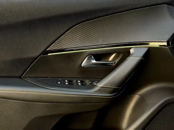 Peugeot 2008 1.2 PureTech GT EAT8 13