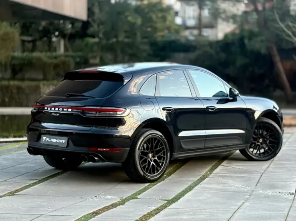 Porsche Macan Standard 2