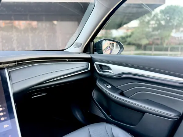 MG Marvel R 70 kWh AWD Performance 27