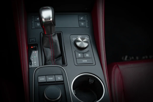 Lexus RC 300h F Sport 8