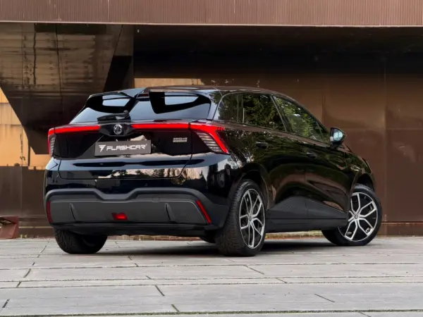 MG MG4 64 kWh Luxury 4