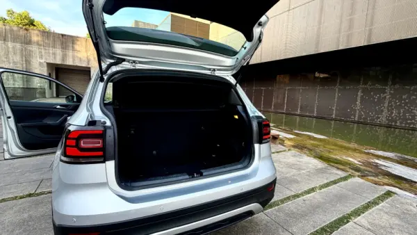 Volkswagen T-Cross 1.0 STI Life 95cv 11