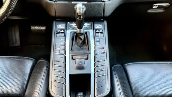 Porsche Macan S 23