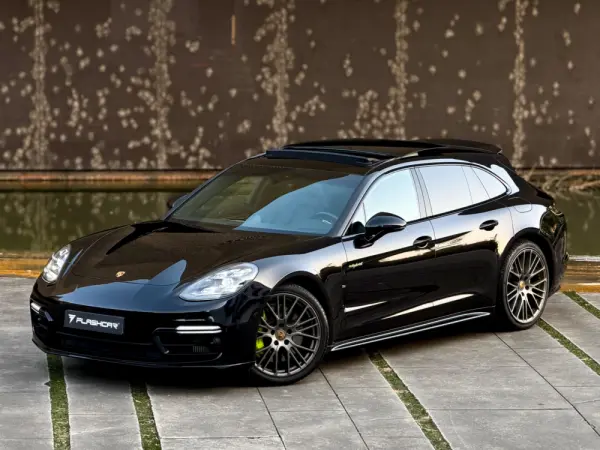 Porsche Panamera Sport Turismo 4 E-Hybrid Platinum Edition PDLS 28