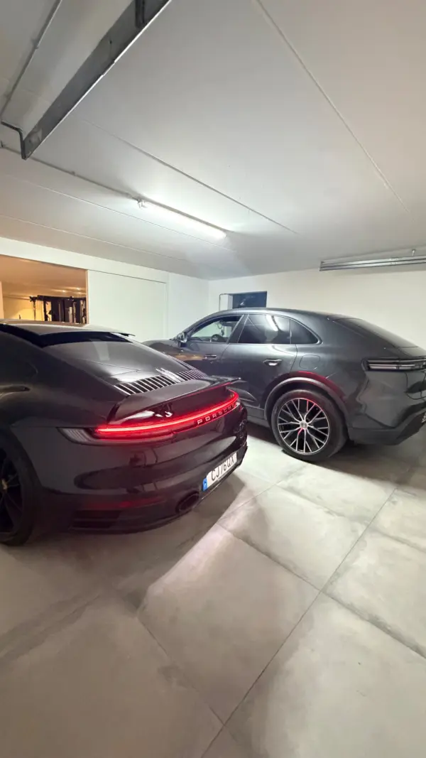 Porsche 911 (992) Carrera 4 PDK 17