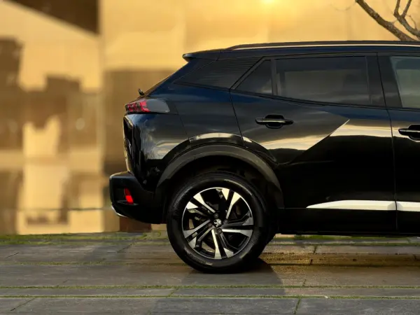 Peugeot 2008 1.2 PureTech GT EAT8 12