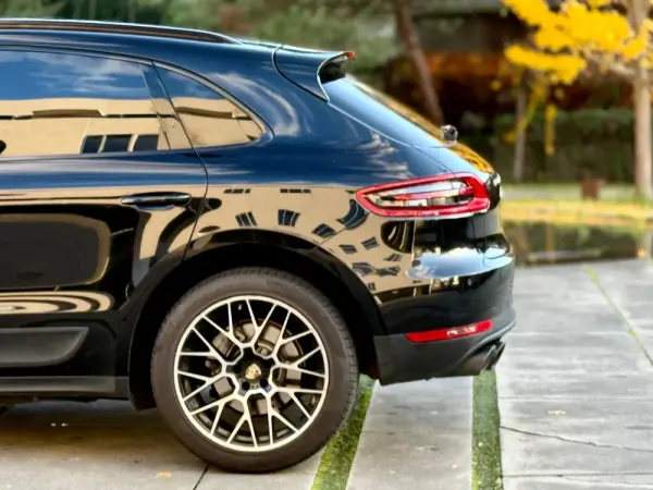 Porsche Macan S 8