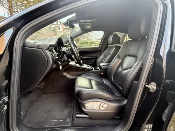 Porsche Macan Standard 36