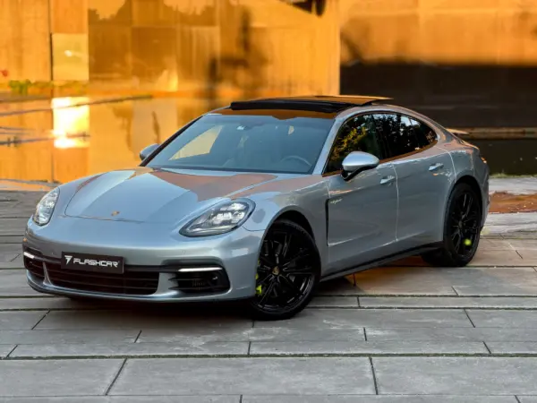 Porsche Panamera 4 E-Hybrid 4