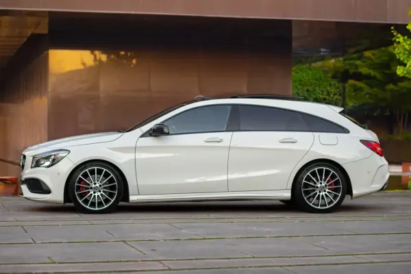 Mercedes-Benz CLA 220 Shooting Brake d 4Matic 7G-DCT AMG Line 11