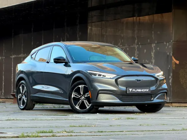 Ford Mustang Mach-E Mach-E SR RWD 76 kWh 198 kW 1