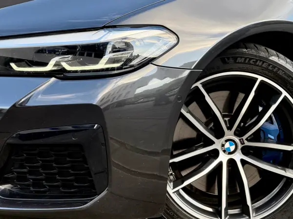 BMW 520 e Pack M 8