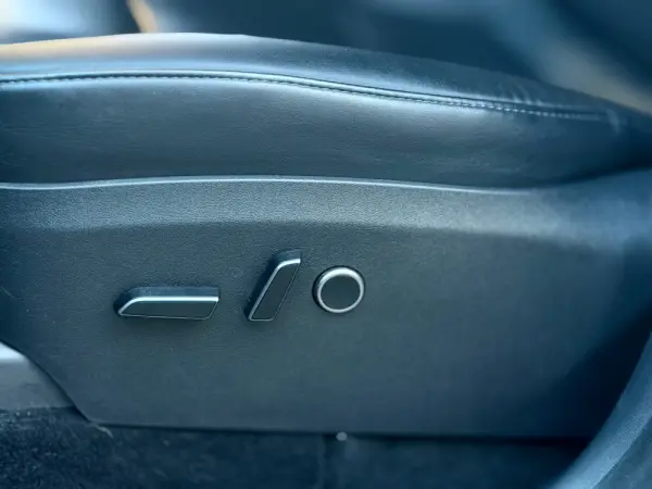 Tesla Model Y Long Range Dual Motor AWD 5
