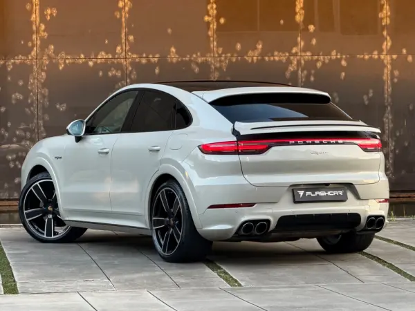 Porsche Cayenne Coupé E-Hybrid Platinum Edition 1