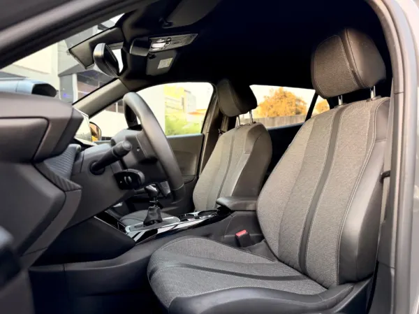 Peugeot 2008 1.2 PureTech Allure Pack 29