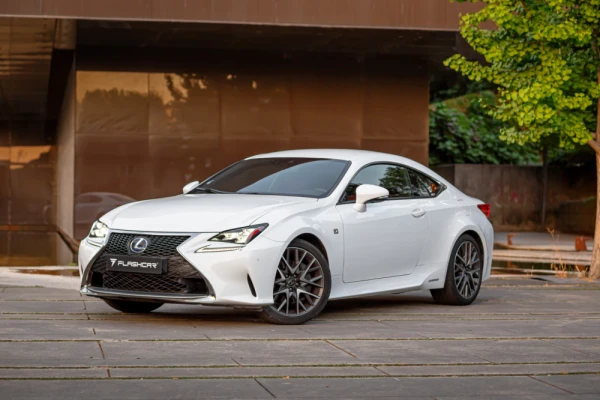 Lexus RC 300h F Sport 47