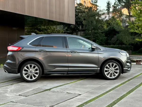 Ford Edge 2.0 TDCi Vignale Powershift 17