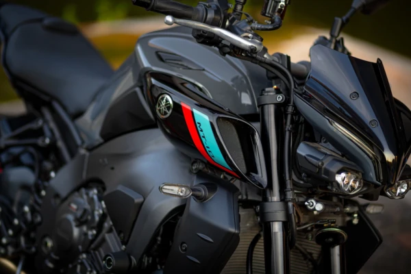 Yamaha MT-10 AKRAPOVIC 14