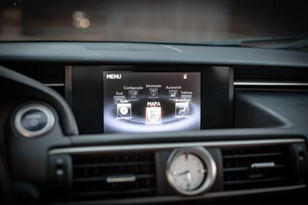 Lexus RC 300h F Sport 13