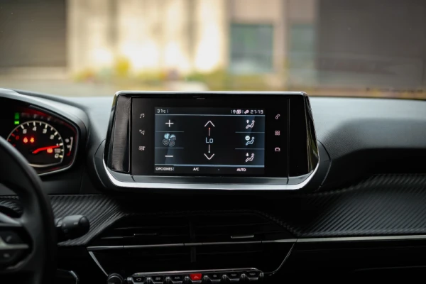 Peugeot 2008 1.2 PureTech Allure Pack 13