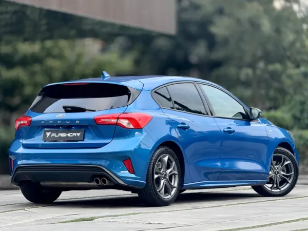 Ford Focus 1.0 EcoBoost ST-Line 17