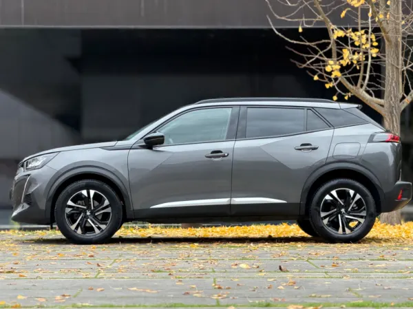 Peugeot 2008 1.2 PureTech Allure Pack 6