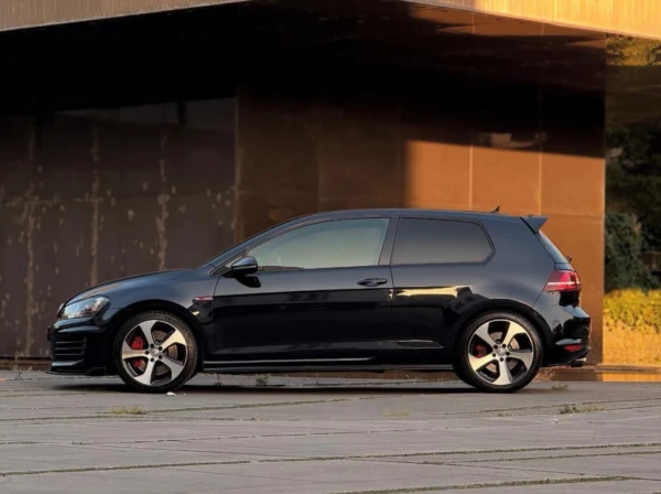 Volkswagen Golf GTI performance 22