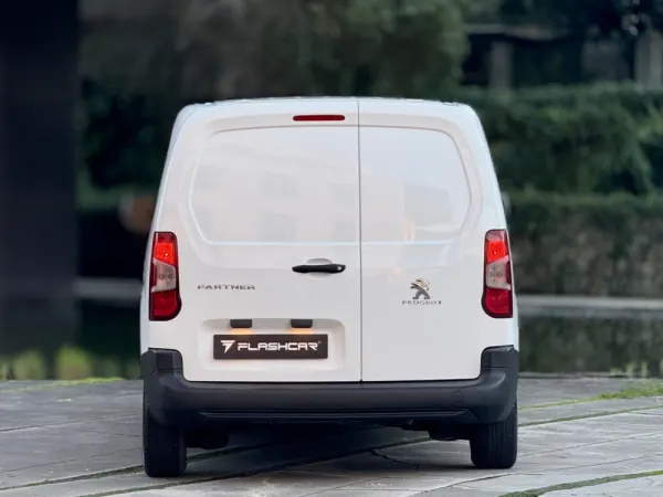 Peugeot Partner 2l comercial 7